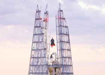 Gerçekle DC Evreni Arasındaki Duvar, Londra’da Yıkıldı: Superman Gerilla Kampanyasıyla Gökyüzüne İndi