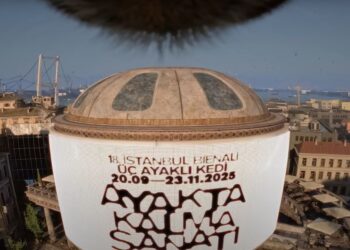 Koç Holding, 18. İstanbul Bienali’ni “Ayakta Kalma Sanatı”yla Kedilerin Gözünden Anlatıyor