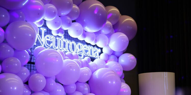 Neutrogena Collagen Bank Serisini Tanıttı!