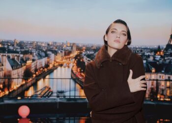 Afra Saraçoğlu DeFacto’nun Yapay Zekâ ile Hazırlanan “Gerçekten Hisset” Filminde