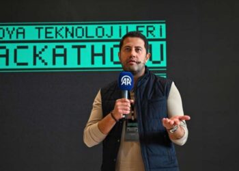 Arabica Coffee House Gençleri ve Teknolojiyi Destekliyor