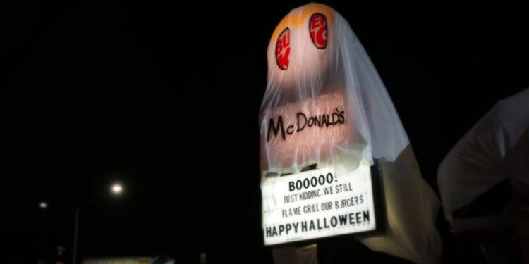Bir Çarşaf, Bir Şaka, Bir Marka Dersi: Burger King’in Unutulmaz Halloween Hamlesi