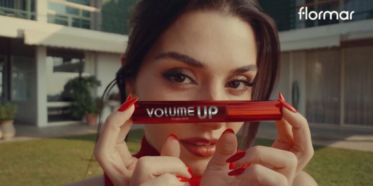 Hande Erçel Flormar’ın Global Marka Yüzü Oldu