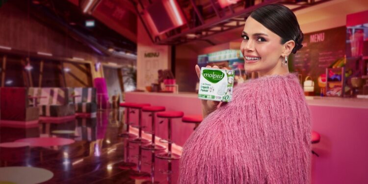 Sinem Ünsal Molped’in Yeni Marka Yüzü Oldu