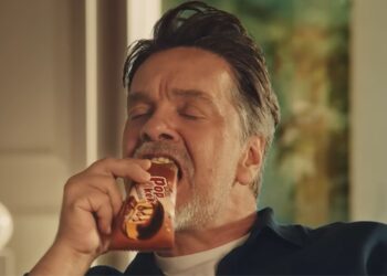 ETİ Popkek’ten Beyazıt Öztürk İle “Evde Kaldım” Reklam Filmi