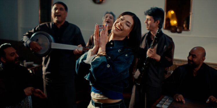 M Lisa Yeni Reklam Şarkısıyla Falım Dünyasında!